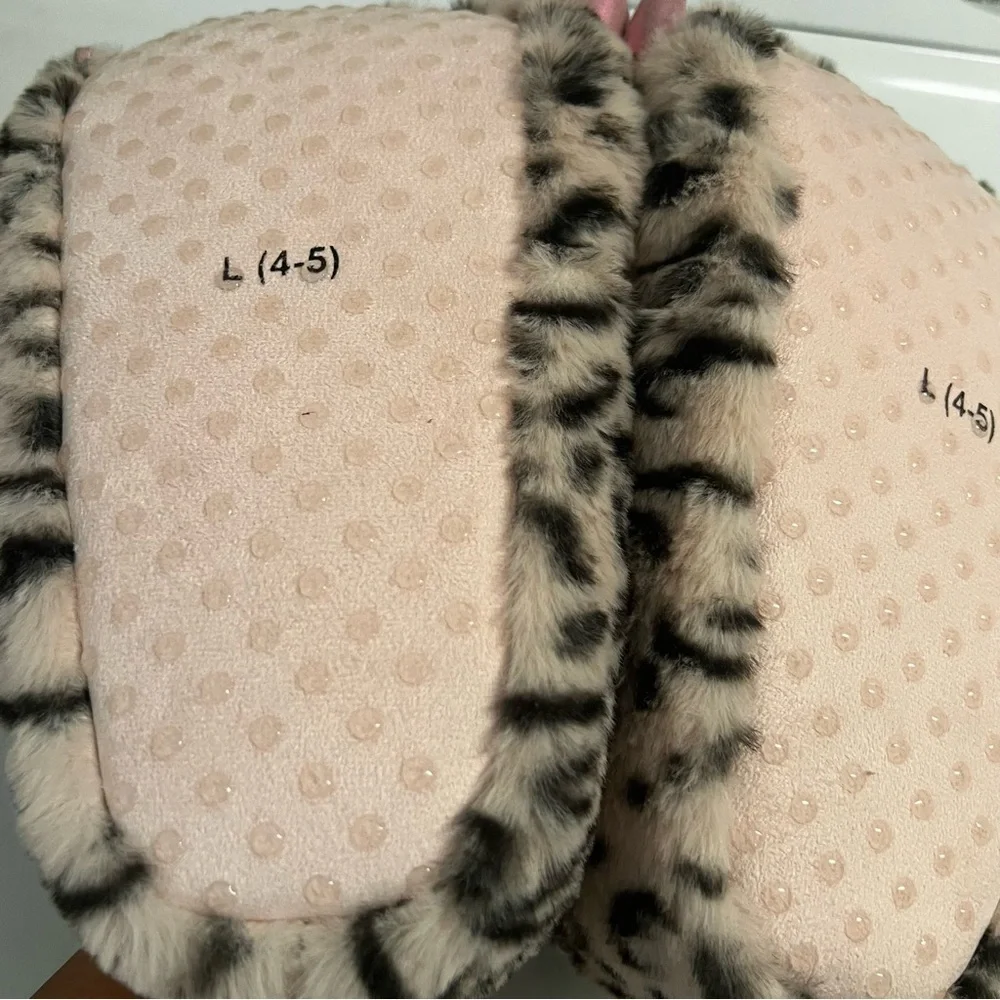 NWT Cat & Jack Furry Animal Print Slippers with Sparkly Pink Claws